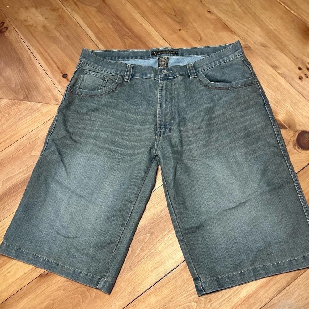 Vintage Jinzu denim shorts/jorts size 40. Inseam 15 inches - Picture 2 of 7